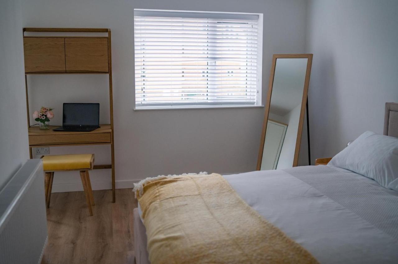 The Red House Modern Stylish Home From Home Walking Distance To Cardiff Bay And City Centre With Parking Exterior foto