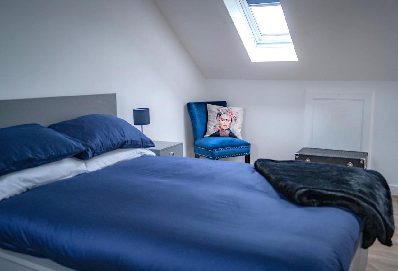 The Red House Modern Stylish Home From Home Walking Distance To Cardiff Bay And City Centre With Parking Exterior foto